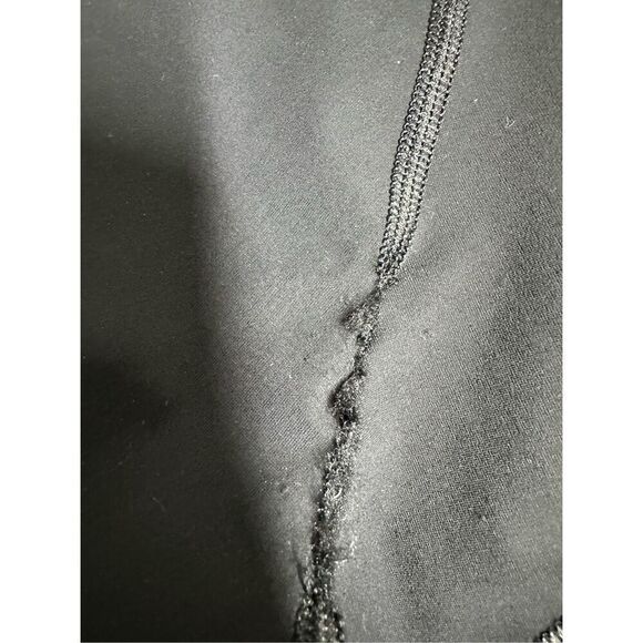 Lululemon Running Top Long Sleeve in Black Size 6 See All Measurements - Picture 4 of 13